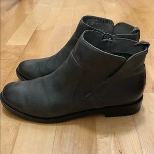 ABEO ankle boots